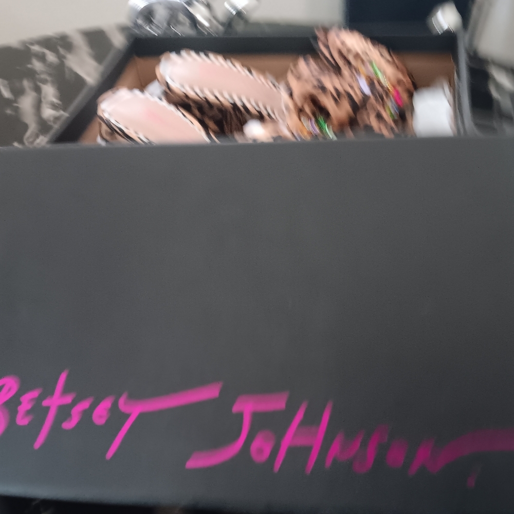 Betsy Johnson  ladies shies size 6